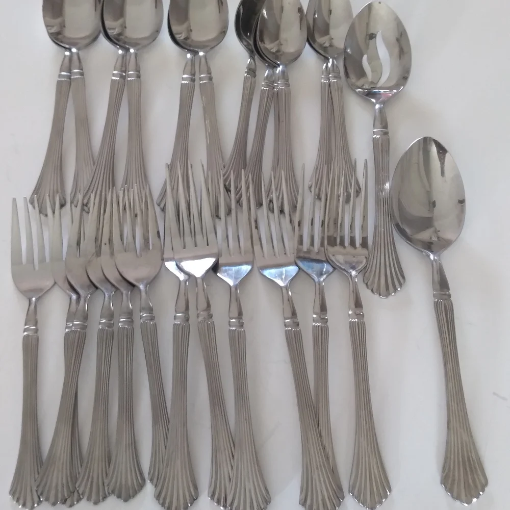Wesley Forge 32 pcs. Flatware knife Spoons, Dinner Forks